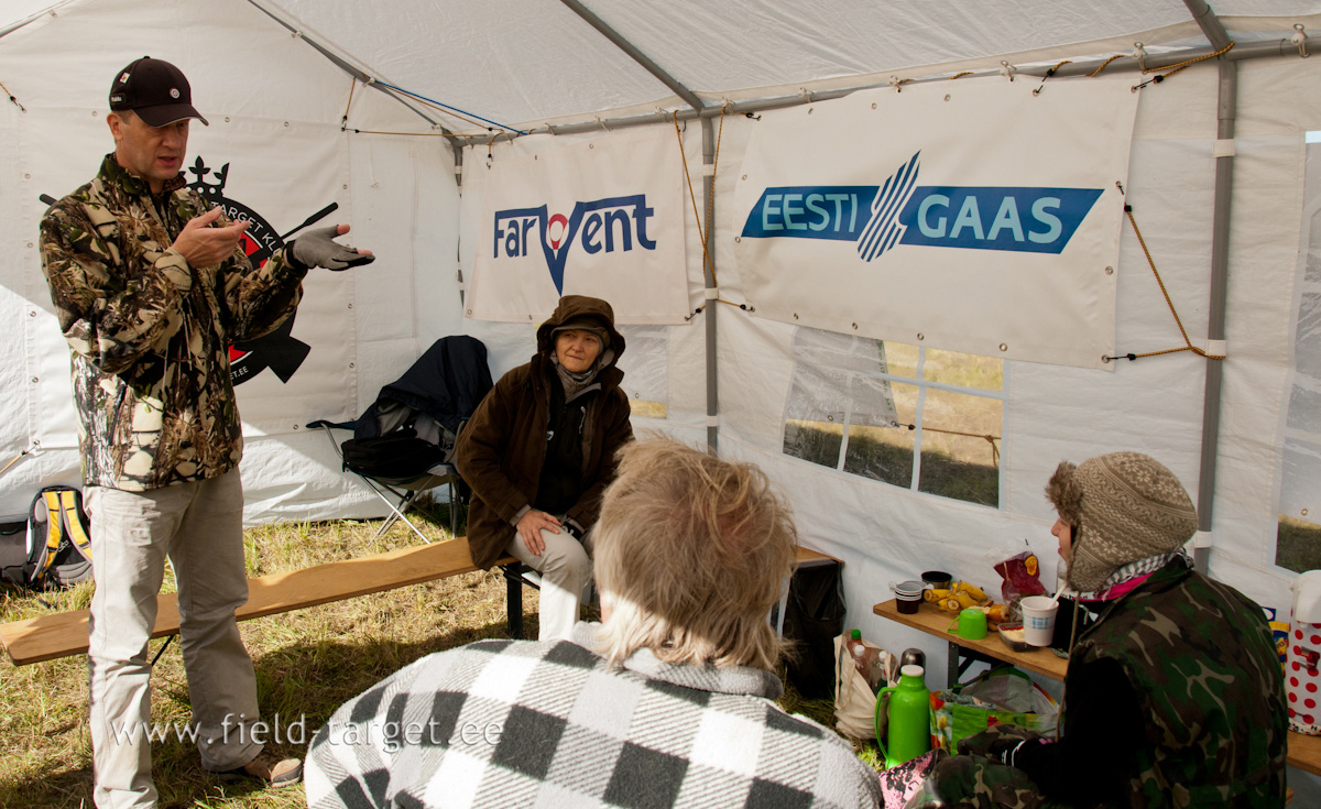 0224   Seni kuni teised testrajal lopetavad oli voimalus saada sooja lonksu ja aretada diskussiooni